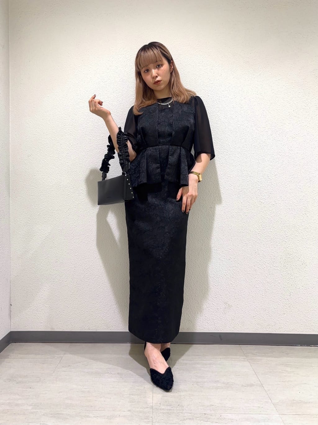 LASUDのフラワージャガードペプラムIラインワンピースを使ったコーディネートを紹介します。｜Rakuten Fashion(楽天ファッション／旧楽天ブランドアベニュー)5663948