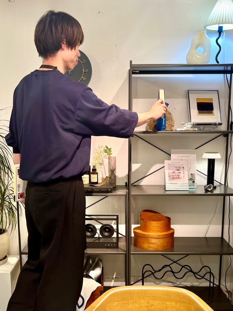 journal standard FurnitureのHAGU TABLE LAMP ハグ テーブルランプを使ったコーディネートを紹介します。｜Rakuten Fashion(楽天ファッション／旧楽天ブランドアベニュー)5666633
