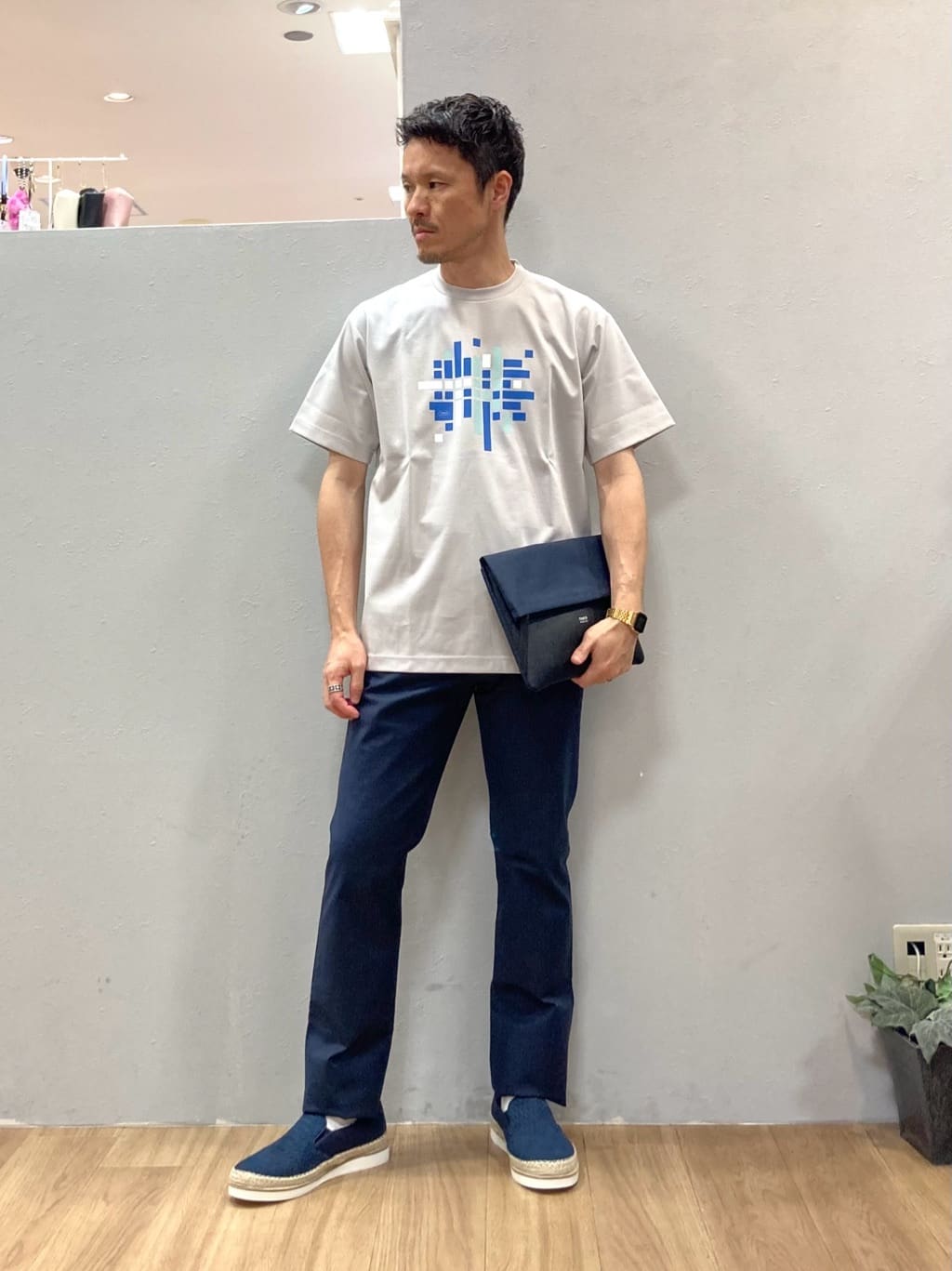 TAKEO KIKUCHIのモザイクロゴ ポンチTシャツを使ったコーディネートを紹介します。｜Rakuten Fashion(楽天ファッション／旧楽天ブランドアベニュー)5667059