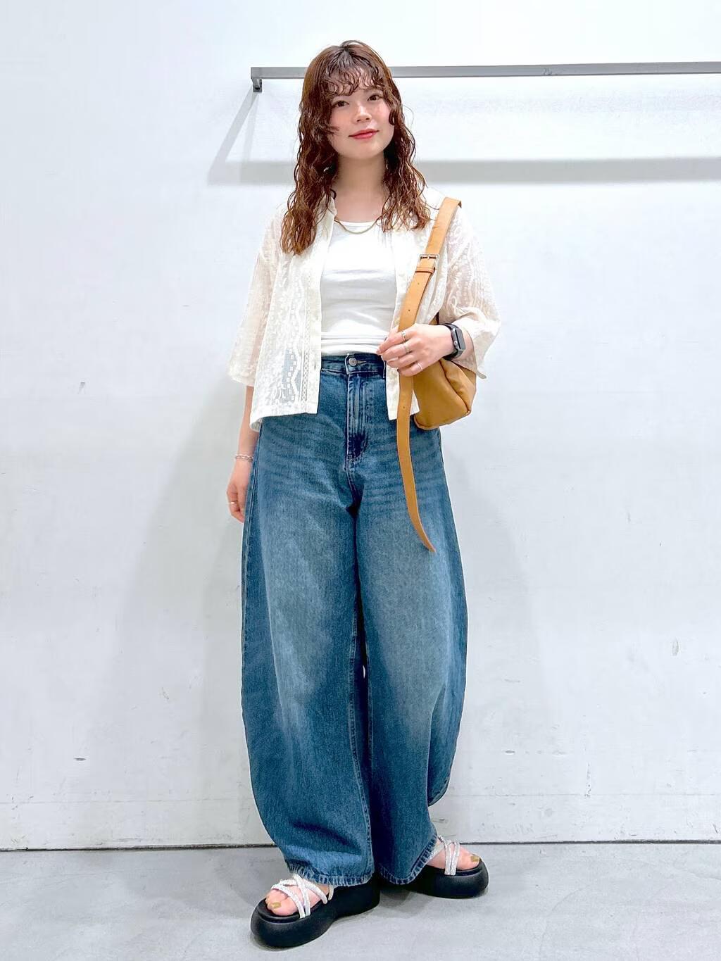 LAKOLEのレースシャツを使ったコーディネートを紹介します。｜Rakuten Fashion(楽天ファッション／旧楽天ブランドアベニュー)5672605