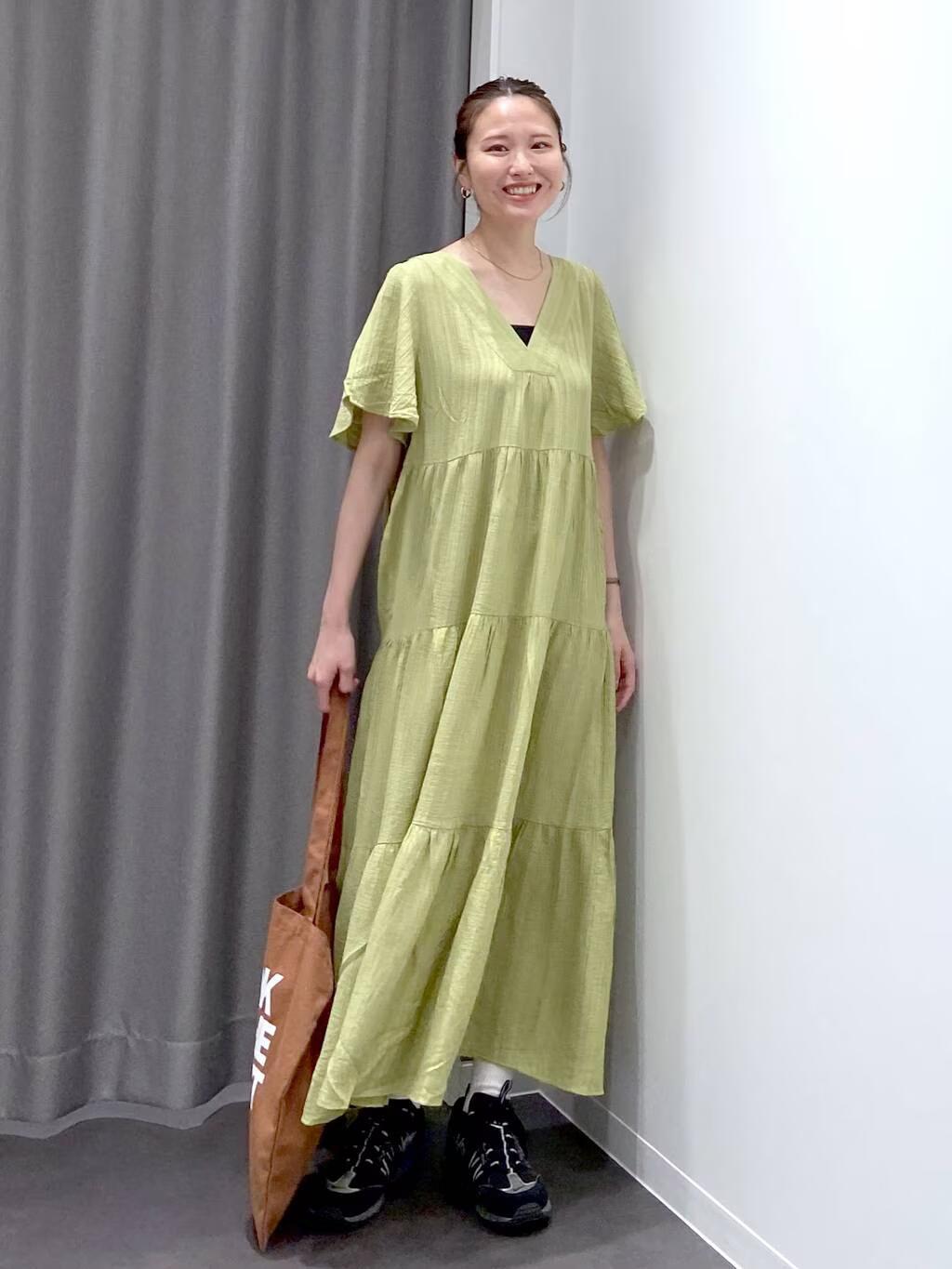 LAKOLEの楊柳ティアードワンピースを使ったコーディネートを紹介します。｜Rakuten Fashion(楽天ファッション／旧楽天ブランドアベニュー)5672593