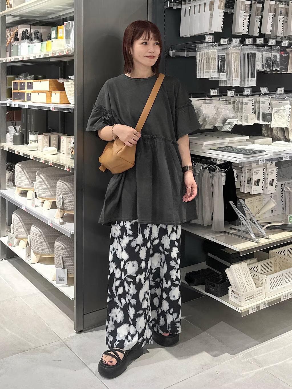 LAKOLEのピグメント切替チュニックを使ったコーディネートを紹介します。｜Rakuten Fashion(楽天ファッション／旧楽天ブランドアベニュー)5672594