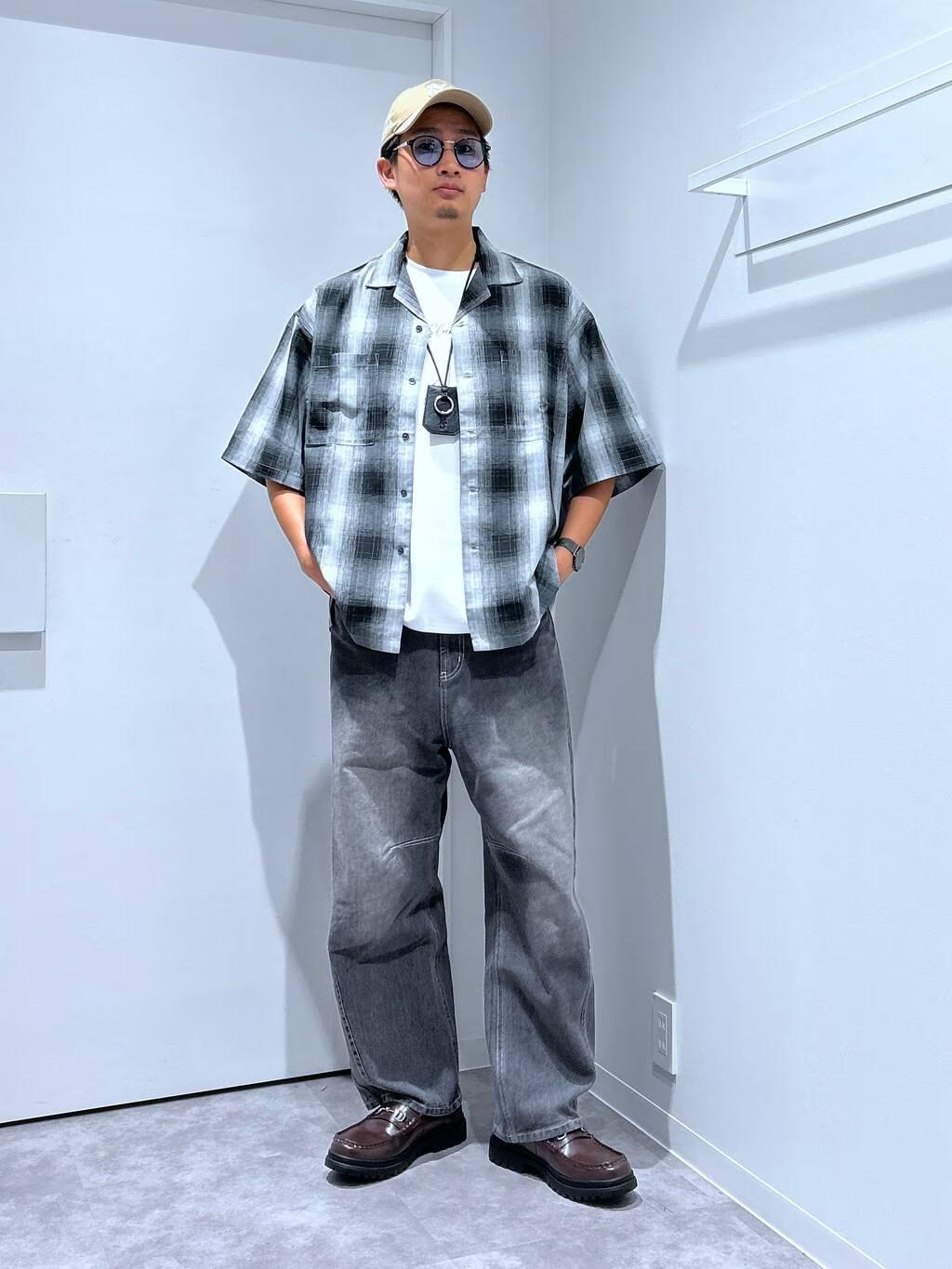 LAKOLEのオンブレチェック半袖シャツを使ったコーディネートを紹介します。｜Rakuten Fashion(楽天ファッション／旧楽天ブランドアベニュー)5672572