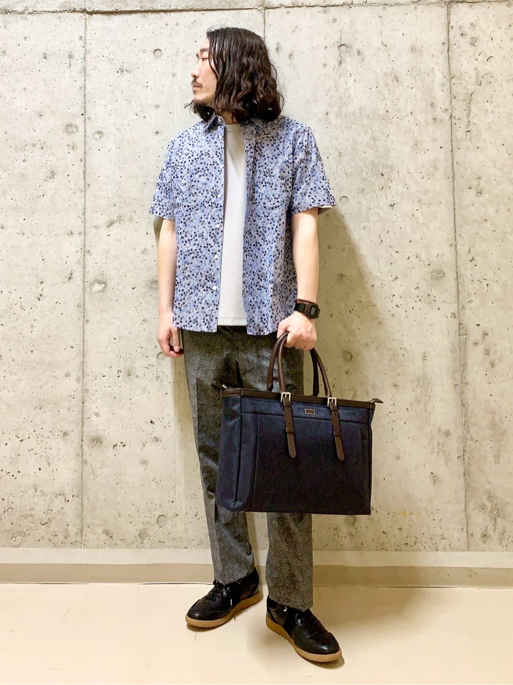 TAKEO KIKUCHIのストライプ小花プリント 半袖シャツを使ったコーディネートを紹介します。｜Rakuten Fashion(楽天ファッション／旧楽天ブランドアベニュー)5674864