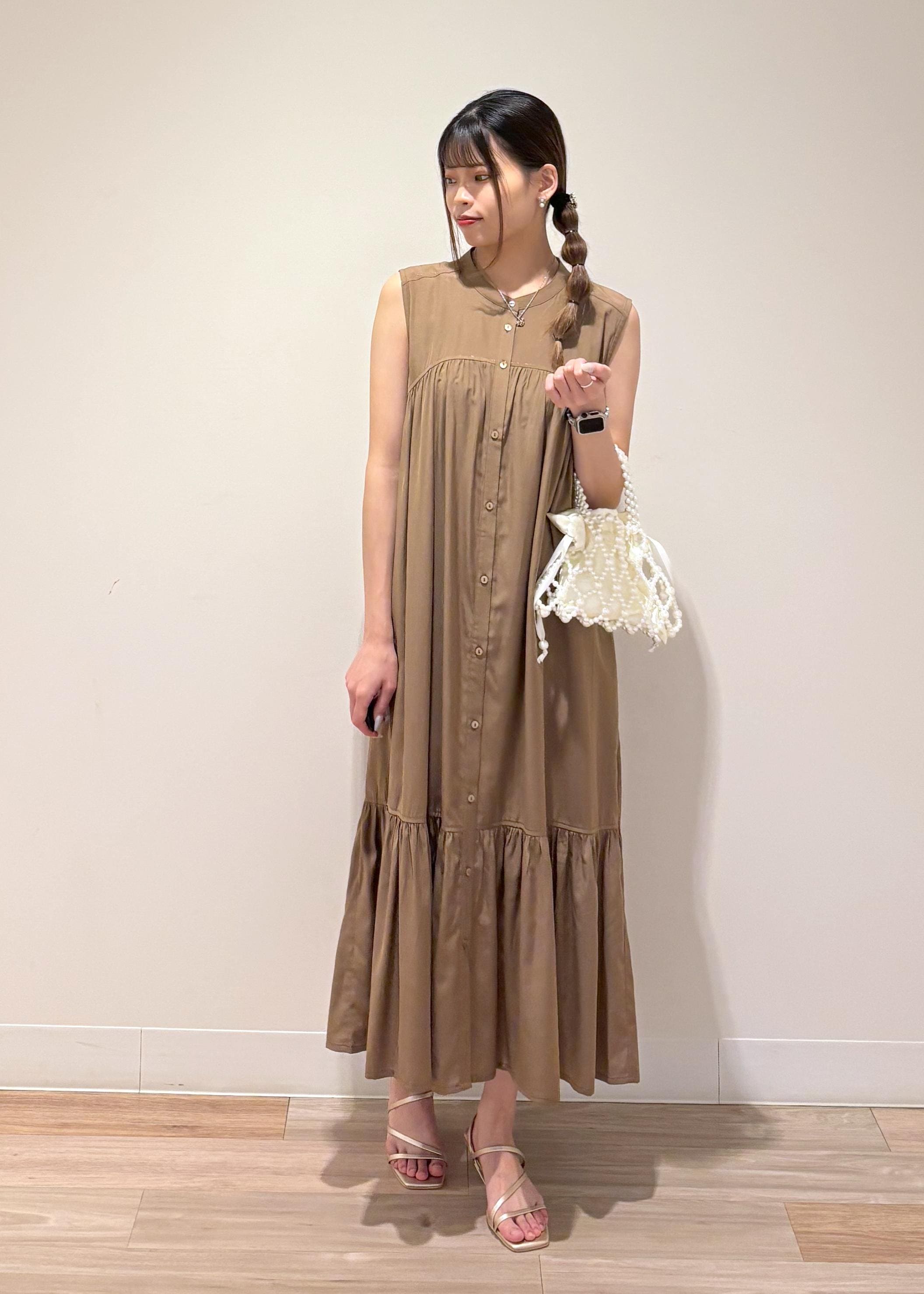 ROPE' PICNICの【emur/エミュール】バンドカラーティアードワンピースを使ったコーディネートを紹介します。｜Rakuten Fashion(楽天ファッション／旧楽天ブランドアベニュー)5718211