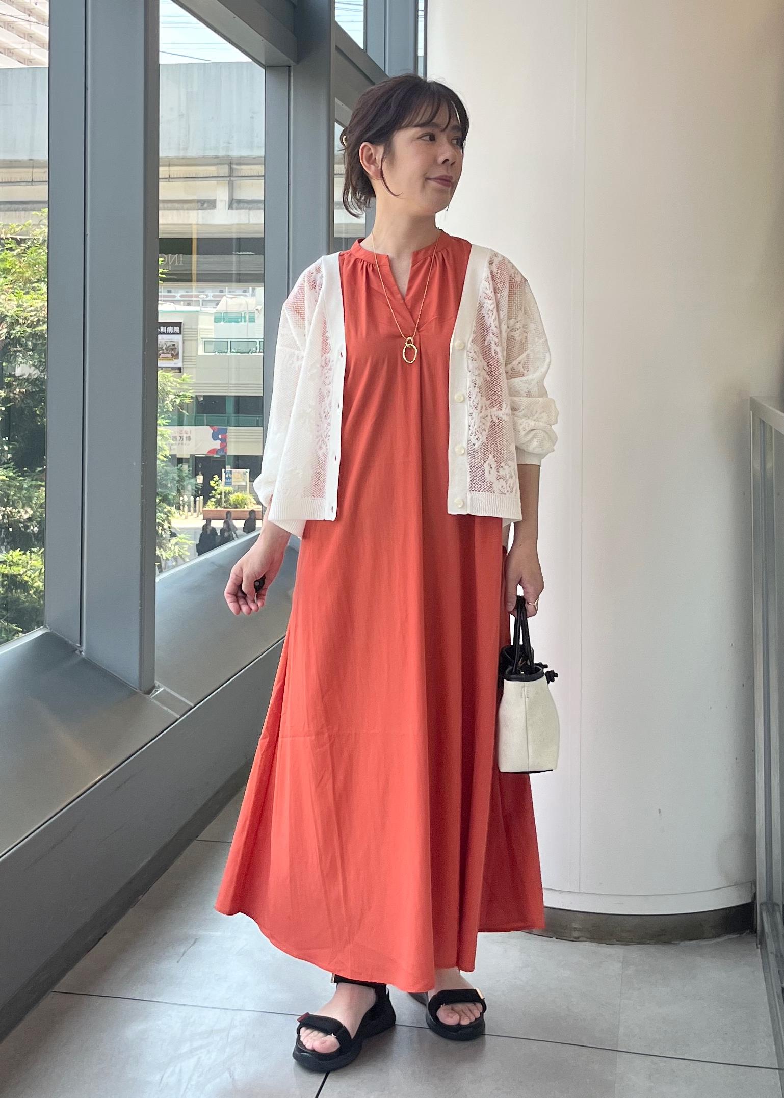 ROPE' PICNICの透かし編み花柄Vネックカーディガンを使ったコーディネートを紹介します。｜Rakuten Fashion(楽天ファッション／旧楽天ブランドアベニュー)5736916