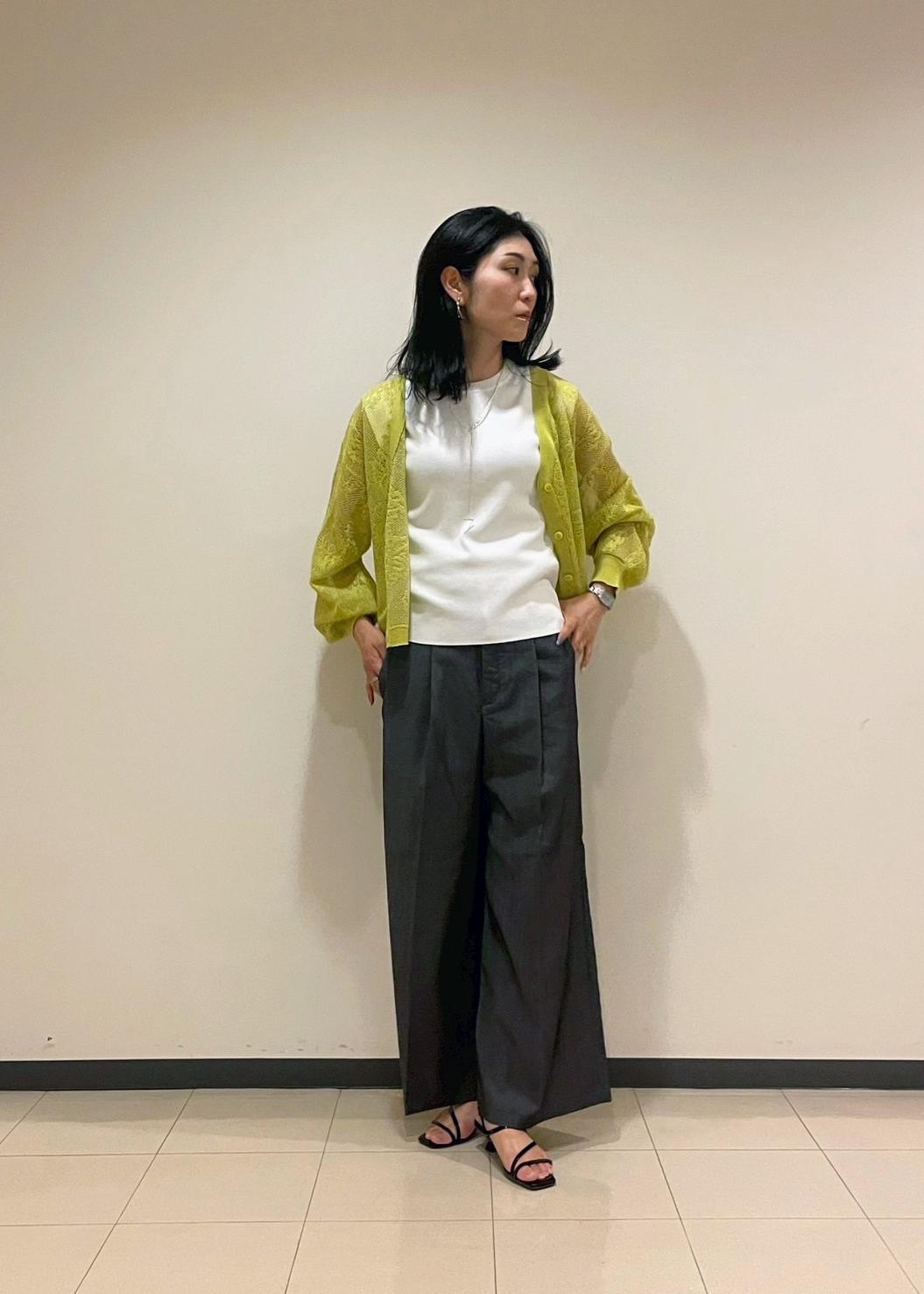 ROPE' PICNICの透かし編み花柄Vネックカーディガンを使ったコーディネートを紹介します。｜Rakuten Fashion(楽天ファッション／旧楽天ブランドアベニュー)5737298