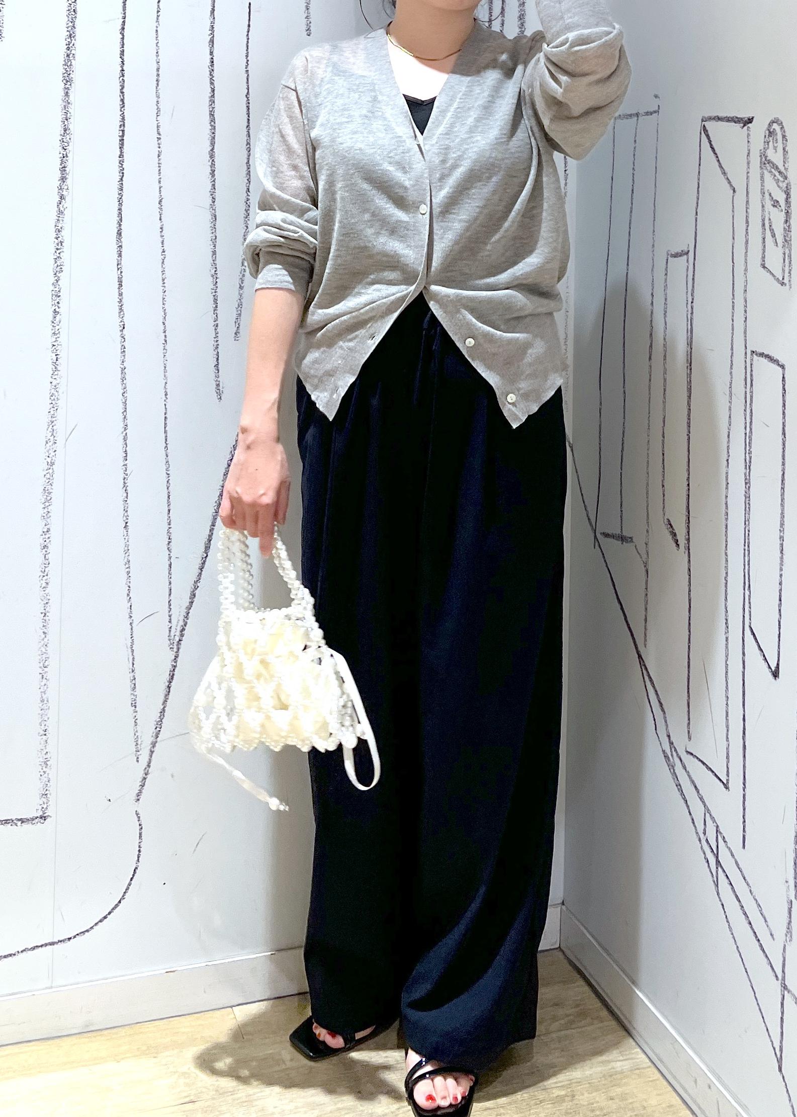 ROPE' PICNICのLEVITAシアーニットカーディガンを使ったコーディネートを紹介します。｜Rakuten Fashion(楽天ファッション／旧楽天ブランドアベニュー)5860950