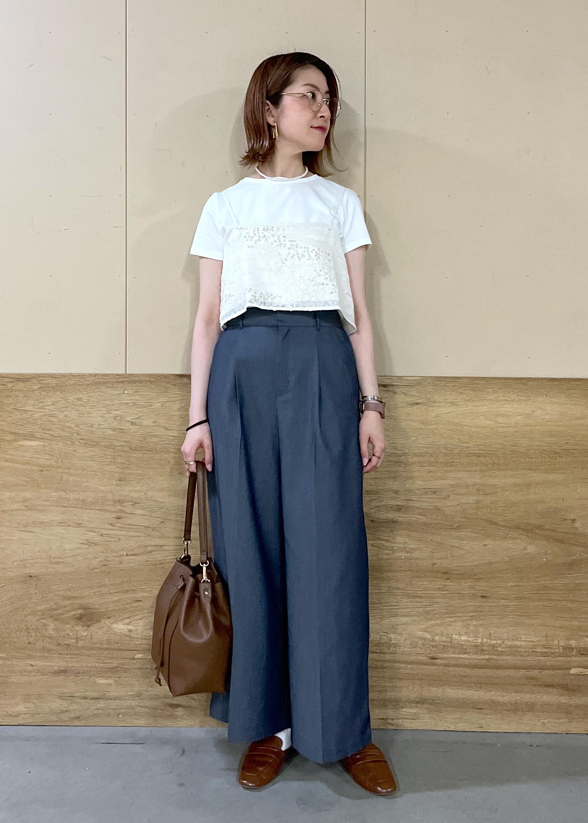ROPE' PICNICのスパンコールビスチェ付きカットトップスを使ったコーディネートを紹介します。｜Rakuten Fashion(楽天ファッション／旧楽天ブランドアベニュー)5861082