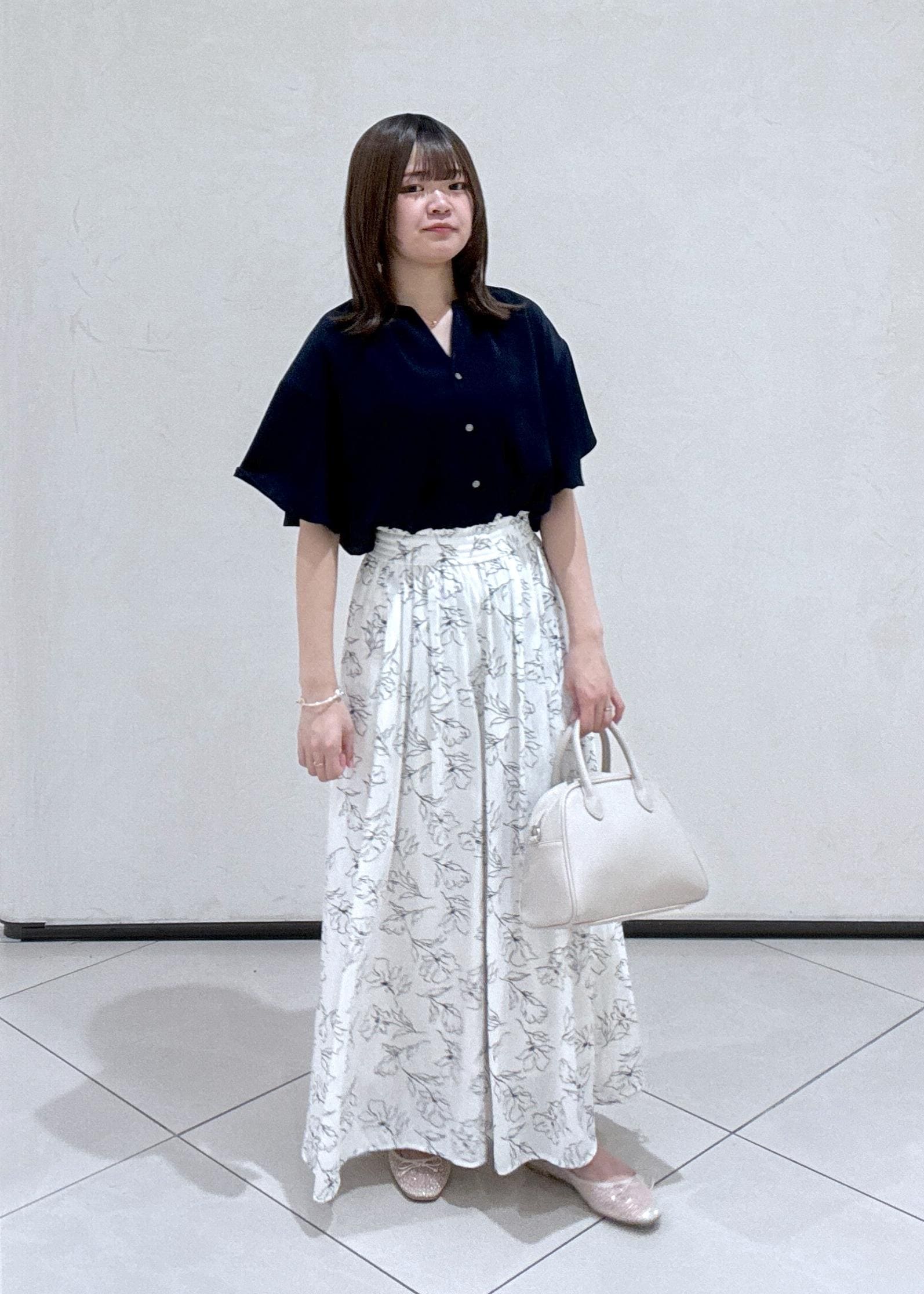 ROPE' PICNICのフレンチスキッパーブラウスを使ったコーディネートを紹介します。｜Rakuten Fashion(楽天ファッション／旧楽天ブランドアベニュー)5861427