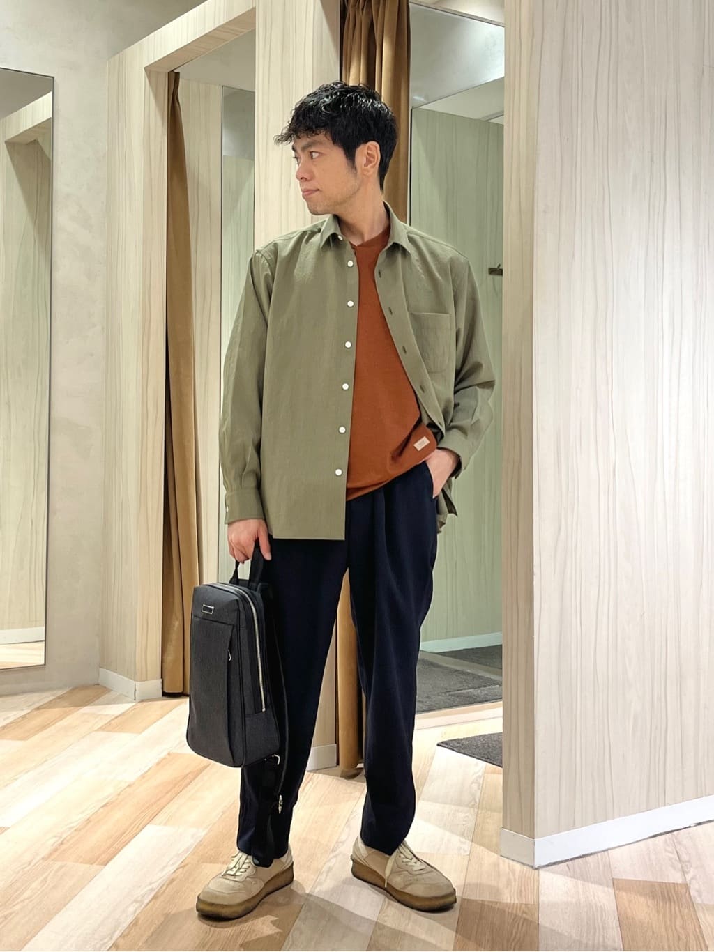 TAKEO KIKUCHIの【Made in JAPAN】麻調ショートカラーシャツを使ったコーディネートを紹介します。｜Rakuten Fashion(楽天ファッション／旧楽天ブランドアベニュー)5679702