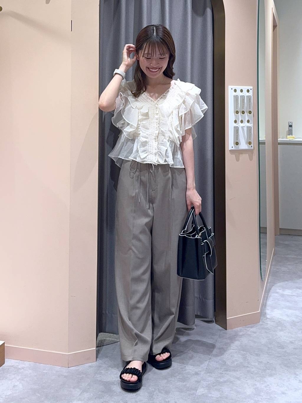 mysty womanの【セットアップ着用可】リボンベルトタックパンツを使ったコーディネートを紹介します。｜Rakuten Fashion(楽天ファッション／旧楽天ブランドアベニュー)5685534