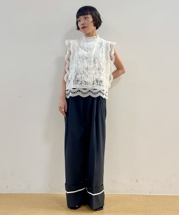 BEAMS HEARTの【洗濯機洗い可】マルチレース ハイネック プルオーバー ブラウス 25SS ノースリーブ シルエット デザイントップス カットレースを使ったコーディネートを紹介します。｜Rakuten Fashion(楽天ファッション／旧楽天ブランドアベニュー)5690587