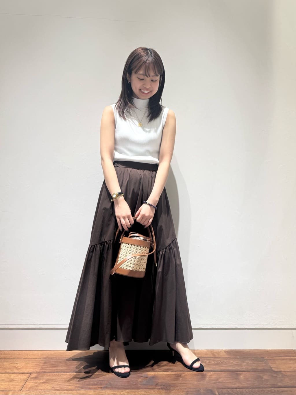 allurevilleのバック釦プルオーバーを使ったコーディネートを紹介します。｜Rakuten Fashion(楽天ファッション／旧楽天ブランドアベニュー)5692495