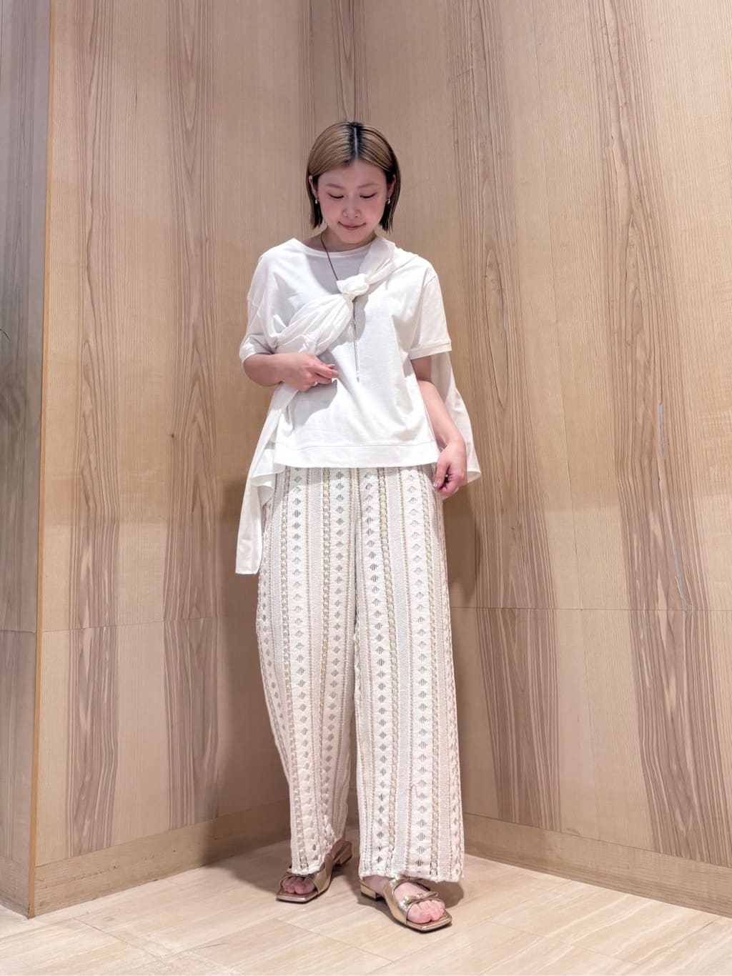 LASUDのレザーパイピングメッシュトートバッグを使ったコーディネートを紹介します。｜Rakuten Fashion(楽天ファッション／旧楽天ブランドアベニュー)5692615