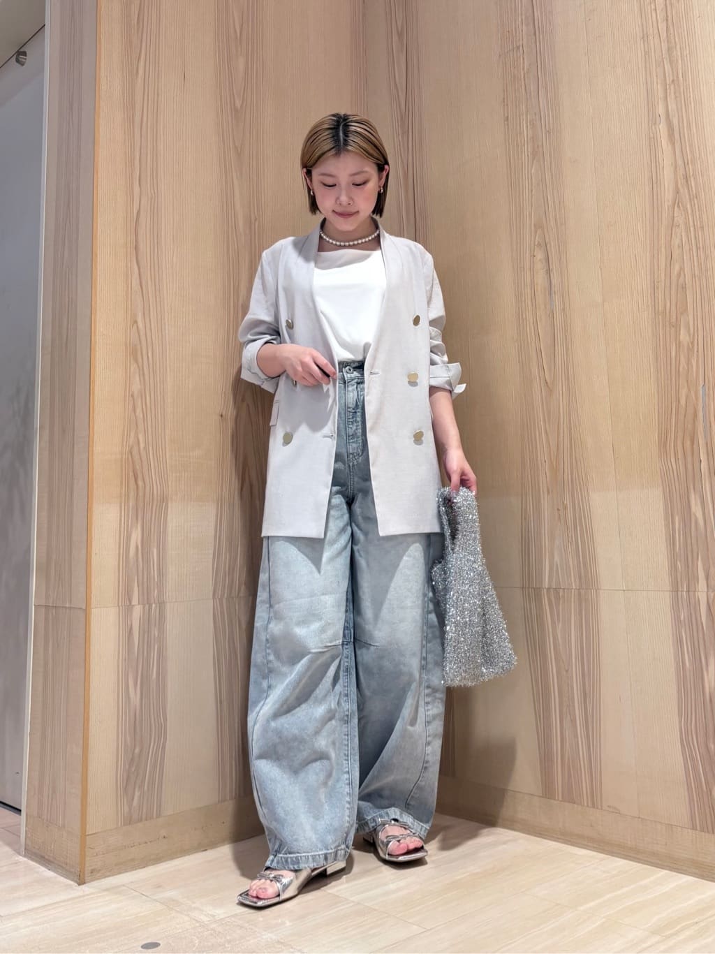 Vinのスクエアネックサテンタンクトップを使ったコーディネートを紹介します。｜Rakuten Fashion(楽天ファッション／旧楽天ブランドアベニュー)5693966