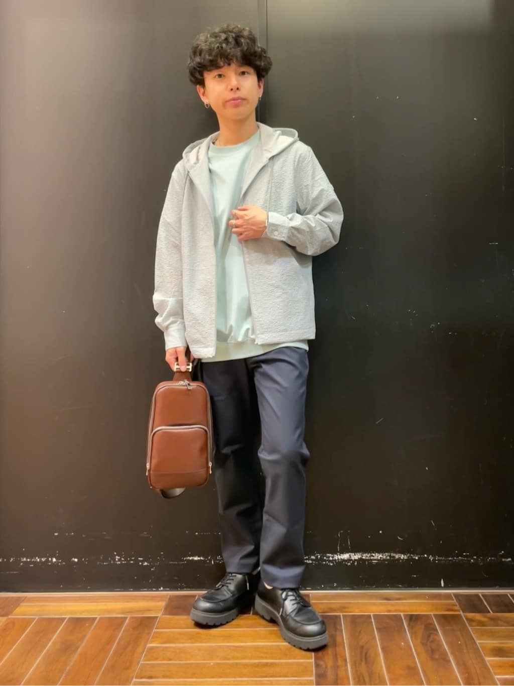 TAKEO KIKUCHIの【軽羽織】リップル プリント シャツパーカを使ったコーディネートを紹介します。｜Rakuten Fashion(楽天ファッション／旧楽天ブランドアベニュー)5694501