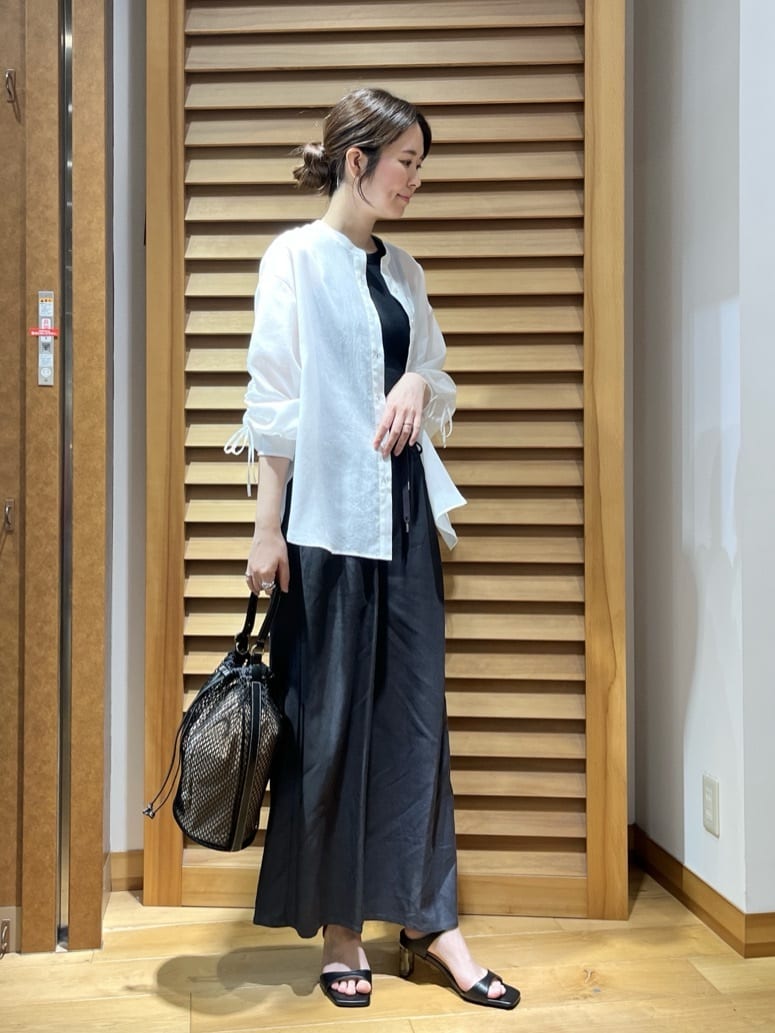 VinのPALM BACK OPEN TANKを使ったコーディネートを紹介します。｜Rakuten Fashion(楽天ファッション／旧楽天ブランドアベニュー)5700216