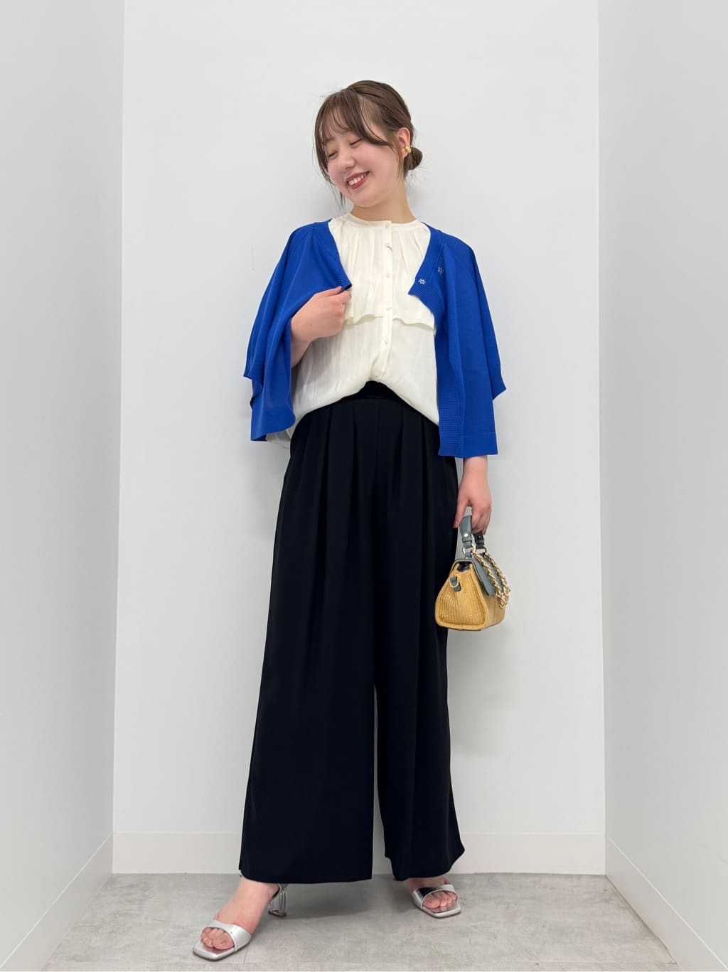 Vinのケープシルエットカーディガンを使ったコーディネートを紹介します。｜Rakuten Fashion(楽天ファッション／旧楽天ブランドアベニュー)5700992