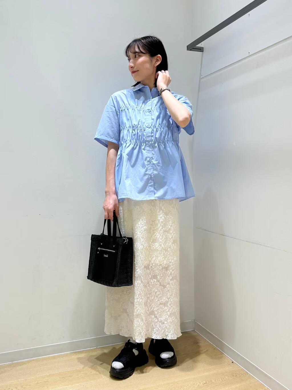 LAKOLEのシャーリングシャツ6分袖を使ったコーディネートを紹介します。｜Rakuten Fashion(楽天ファッション／旧楽天ブランドアベニュー)5701257