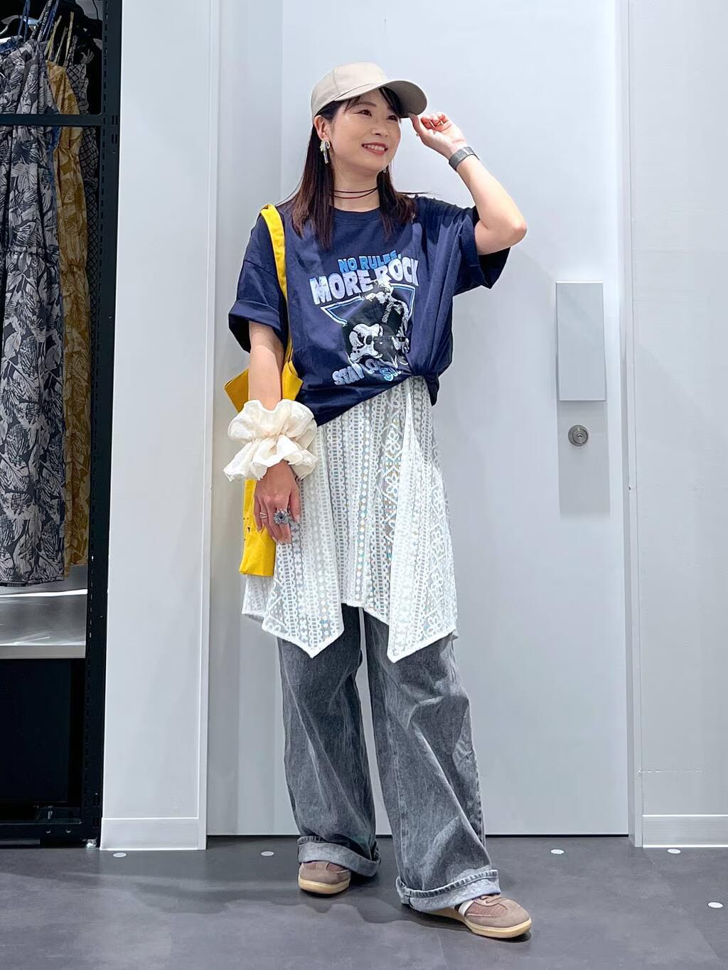 LAKOLEのウエストフックデニムパンツを使ったコーディネートを紹介します。｜Rakuten Fashion(楽天ファッション／旧楽天ブランドアベニュー)5701290