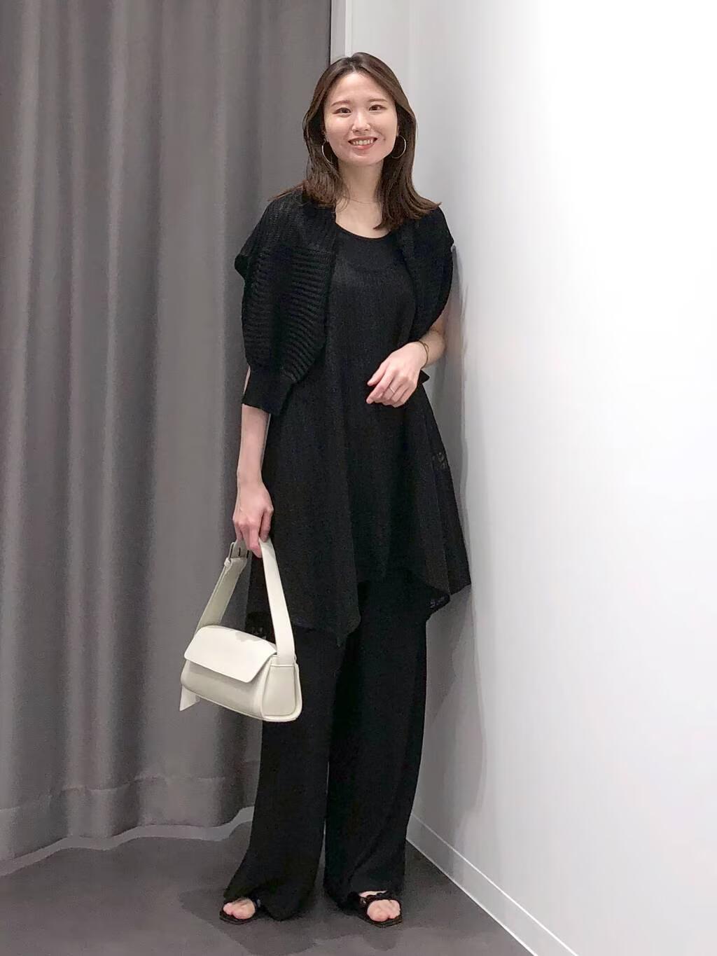 LAKOLEの透かし編みVネックカーディガンを使ったコーディネートを紹介します。｜Rakuten Fashion(楽天ファッション／旧楽天ブランドアベニュー)5701258