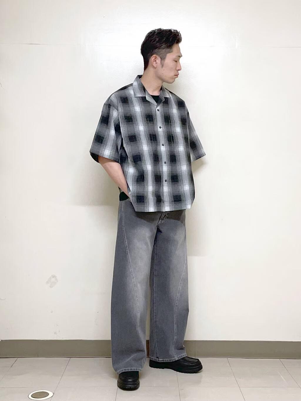 LAKOLEのオンブレチェック半袖シャツを使ったコーディネートを紹介します。｜Rakuten Fashion(楽天ファッション／旧楽天ブランドアベニュー)5701307