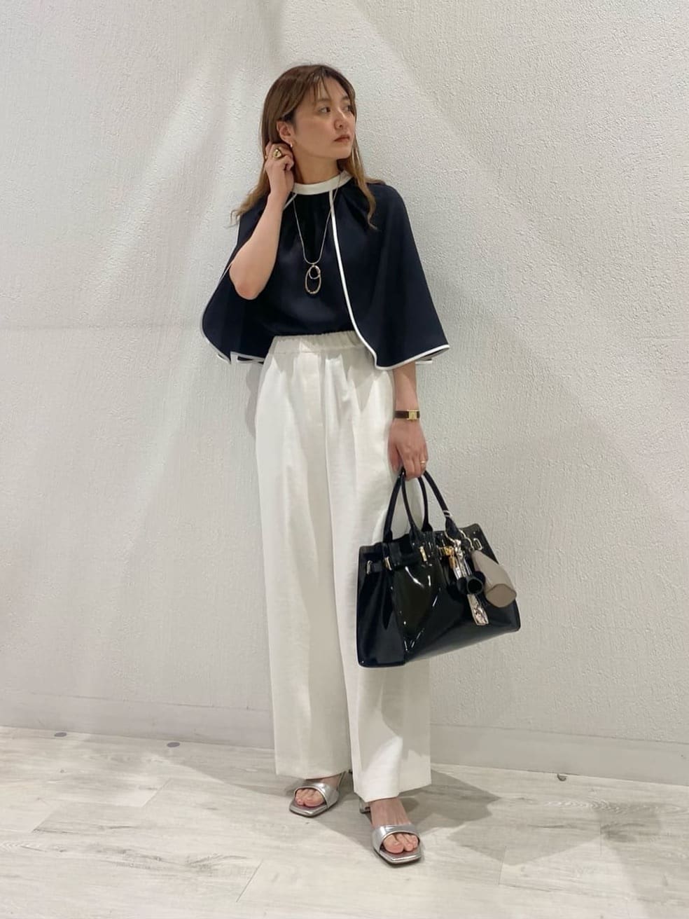 Vinのセンタープレスストレッチパンツを使ったコーディネートを紹介します。｜Rakuten Fashion(楽天ファッション／旧楽天ブランドアベニュー)5706353