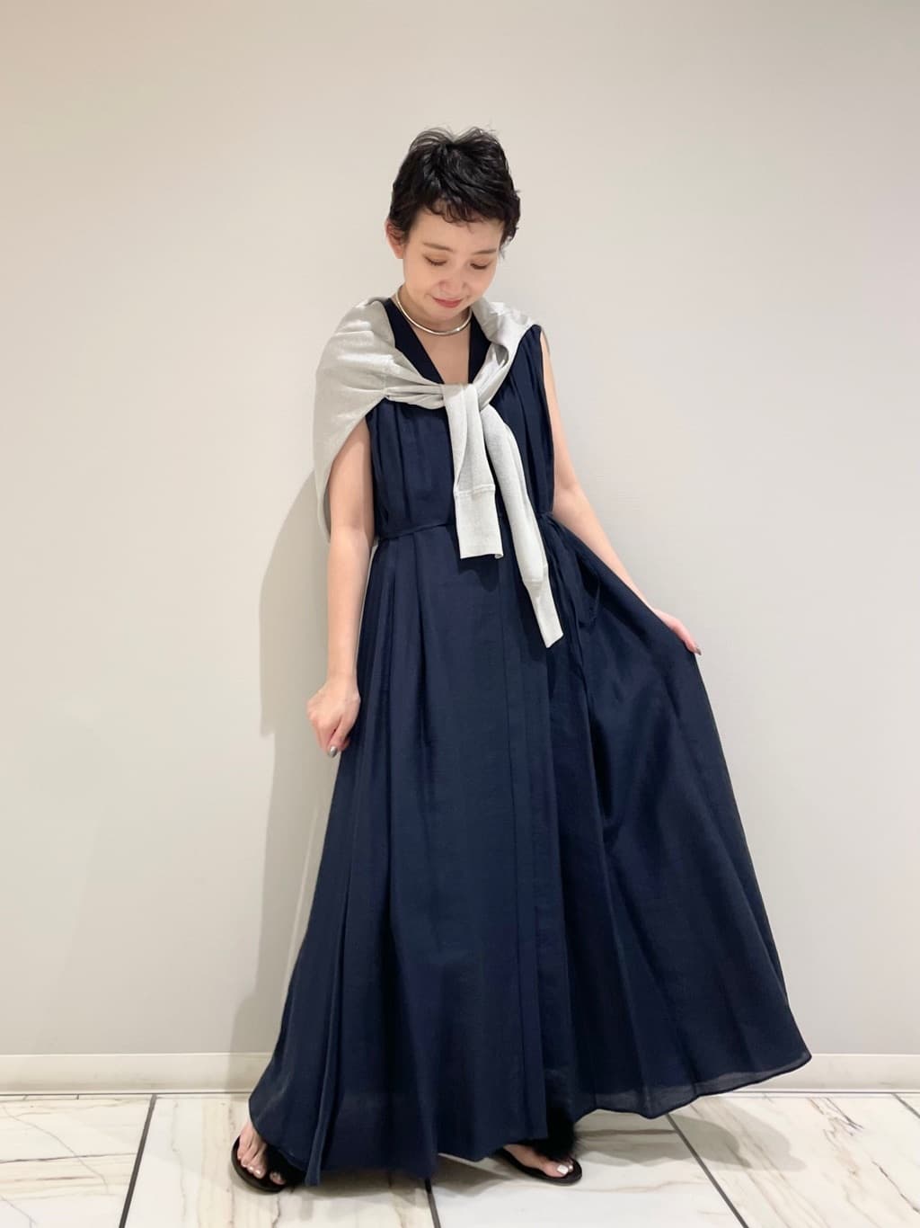 1er Arrondissementのアセテートシアーリネンワンピースを使ったコーディネートを紹介します。｜Rakuten Fashion(楽天ファッション／旧楽天ブランドアベニュー)5707686