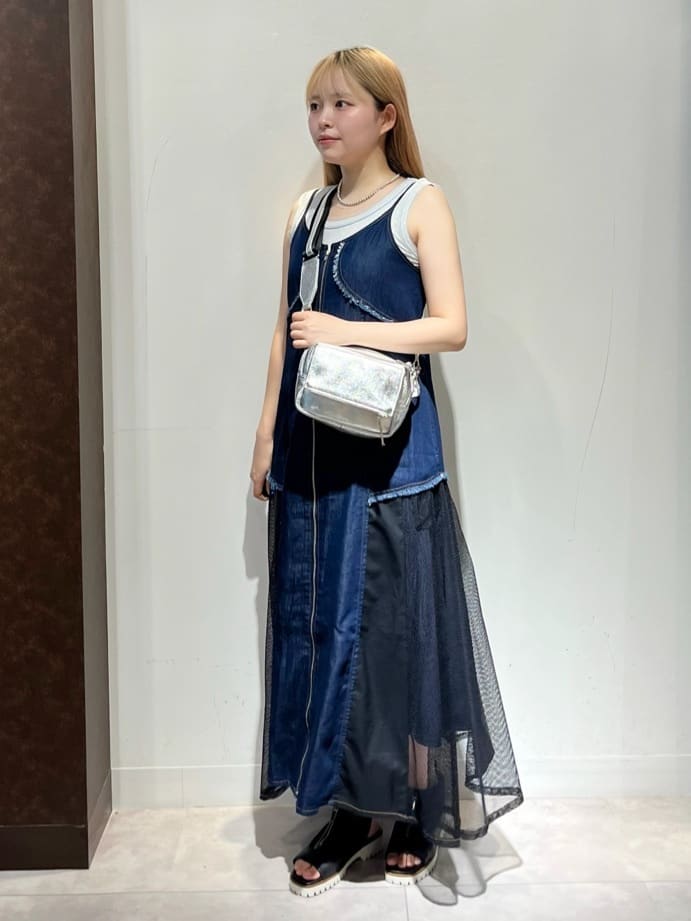 Vinのチュールトリミングラメタンクトップを使ったコーディネートを紹介します。｜Rakuten Fashion(楽天ファッション／旧楽天ブランドアベニュー)5707700