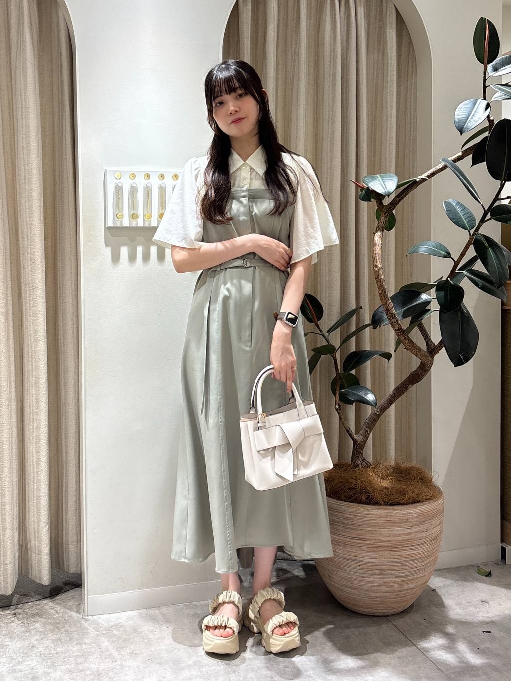 mysty womanのリボンモチーフバッグを使ったコーディネートを紹介します。｜Rakuten Fashion(楽天ファッション／旧楽天ブランドアベニュー)5709724