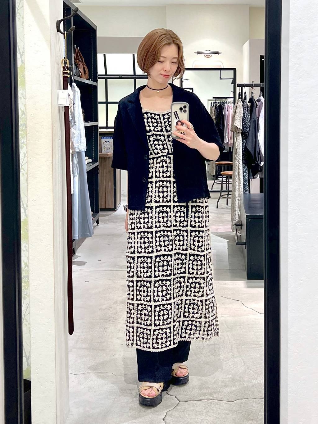 mysty womanのクロシェロングノースリーブワンピースを使ったコーディネートを紹介します。｜Rakuten Fashion(楽天ファッション／旧楽天ブランドアベニュー)5709735