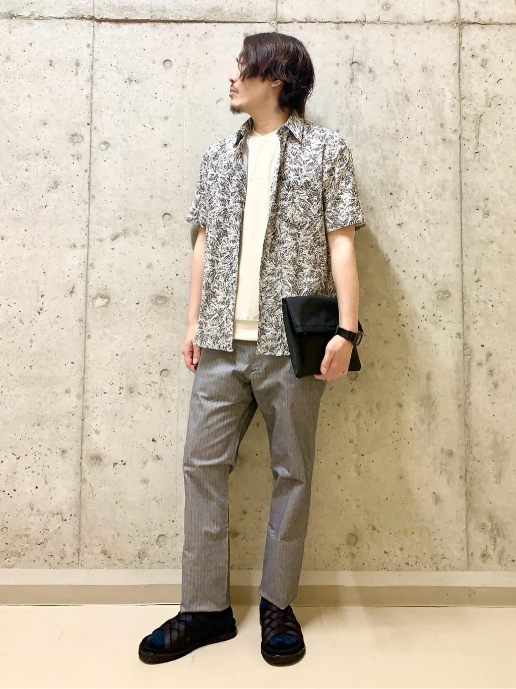 TAKEO KIKUCHIの【無地・チェック・ボタニカル柄】リップル シャツを使ったコーディネートを紹介します。｜Rakuten Fashion(楽天ファッション／旧楽天ブランドアベニュー)5712145