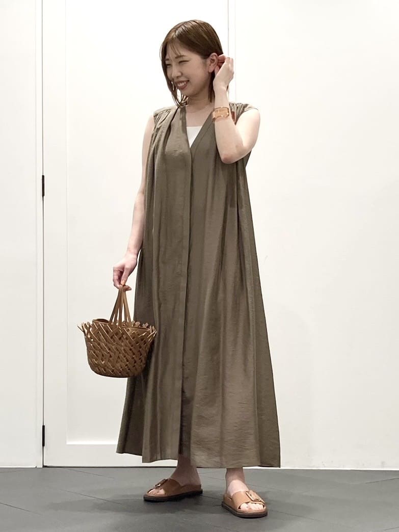 1er Arrondissementのアセテートシアーリネンワンピースを使ったコーディネートを紹介します。｜Rakuten Fashion(楽天ファッション／旧楽天ブランドアベニュー)5712614