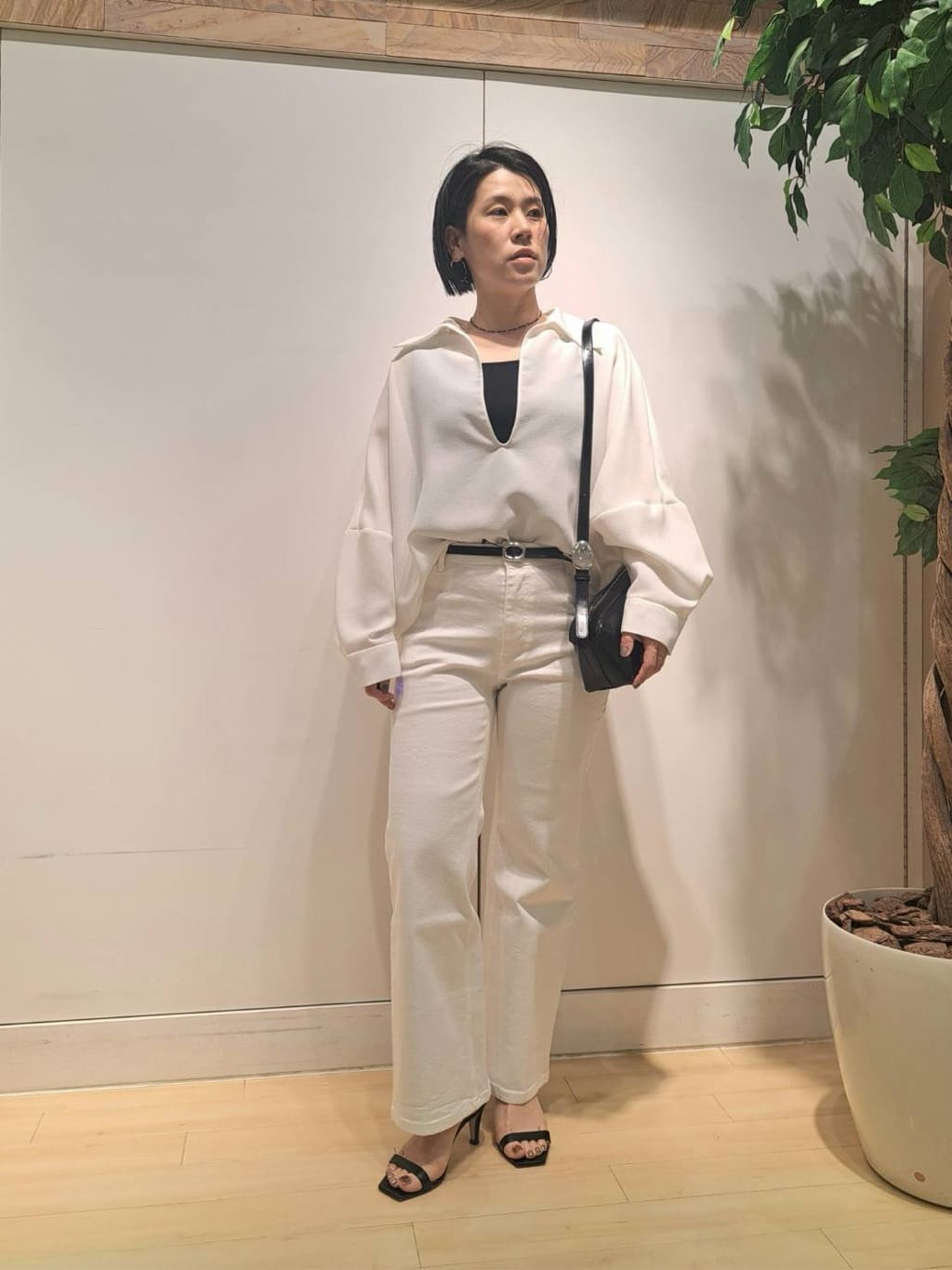 LASUDのラインストレートデニムを使ったコーディネートを紹介します。｜Rakuten Fashion(楽天ファッション／旧楽天ブランドアベニュー)5713703