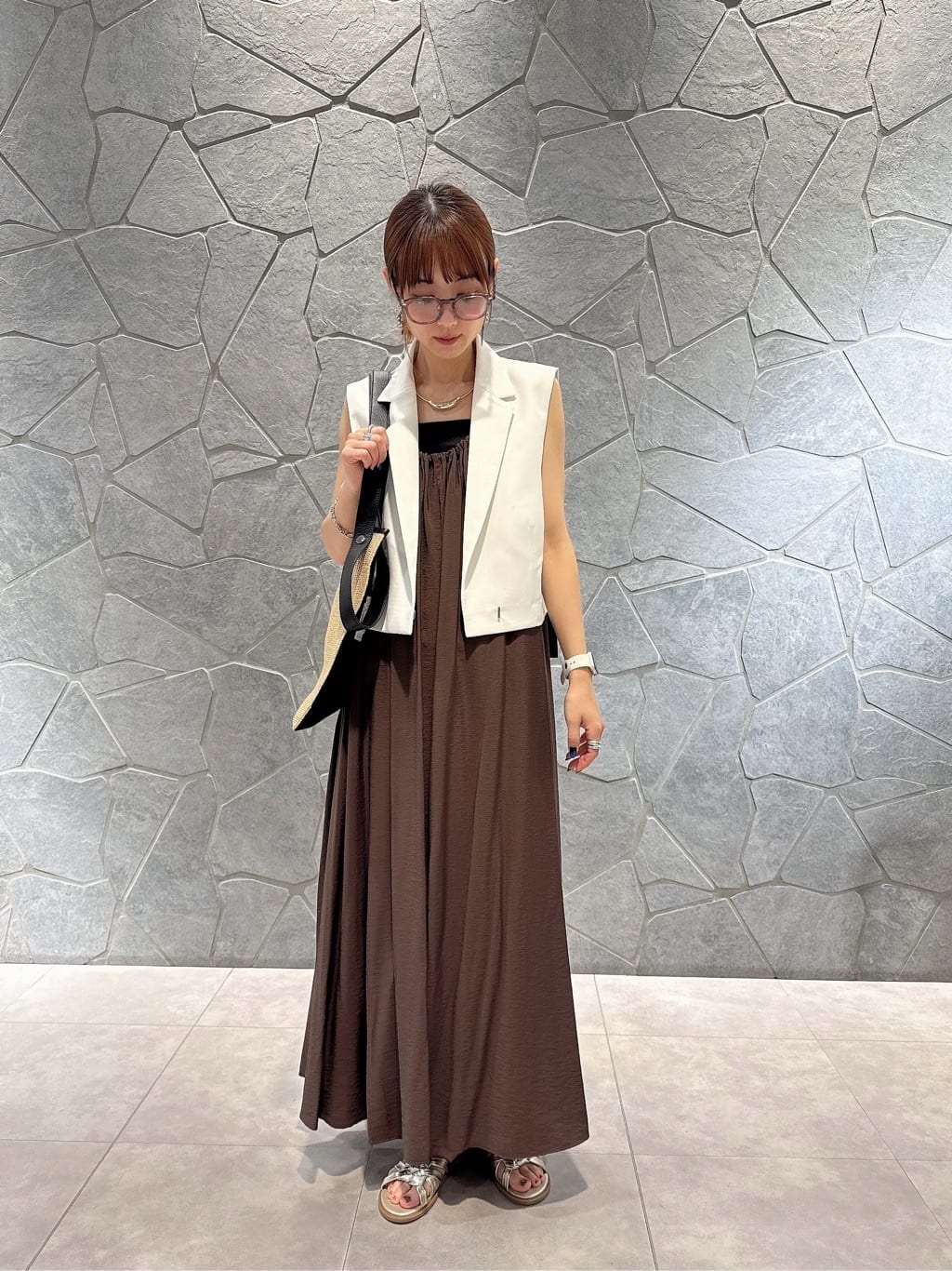 LASUDのギャザーネックロングワンピースを使ったコーディネートを紹介します。｜Rakuten Fashion(楽天ファッション／旧楽天ブランドアベニュー)5714275