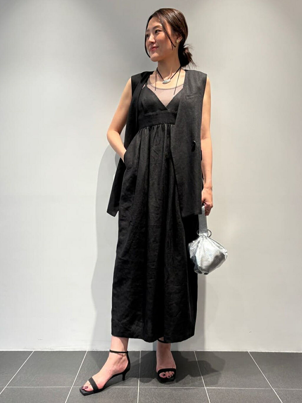 1er Arrondissementの2WAYシルバーミニバックを使ったコーディネートを紹介します。｜Rakuten Fashion(楽天ファッション／旧楽天ブランドアベニュー)5716117