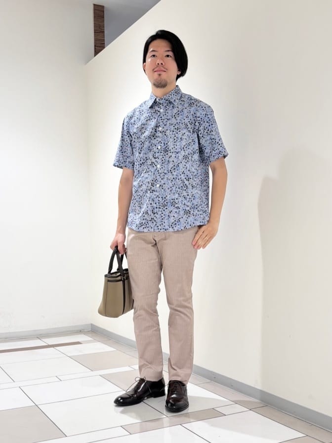 TAKEO KIKUCHIのストライプ小花プリント 半袖シャツを使ったコーディネートを紹介します。｜Rakuten Fashion(楽天ファッション／旧楽天ブランドアベニュー)5720469