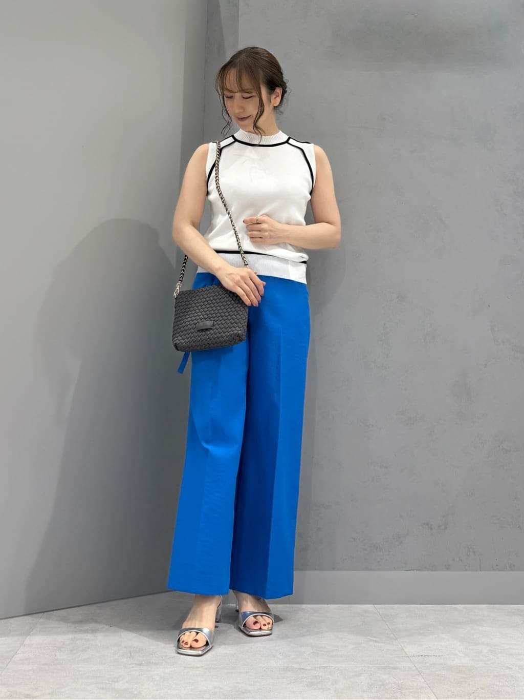 Vinのベルト付きセンタープレスパンツを使ったコーディネートを紹介します。｜Rakuten Fashion(楽天ファッション／旧楽天ブランドアベニュー)5720699