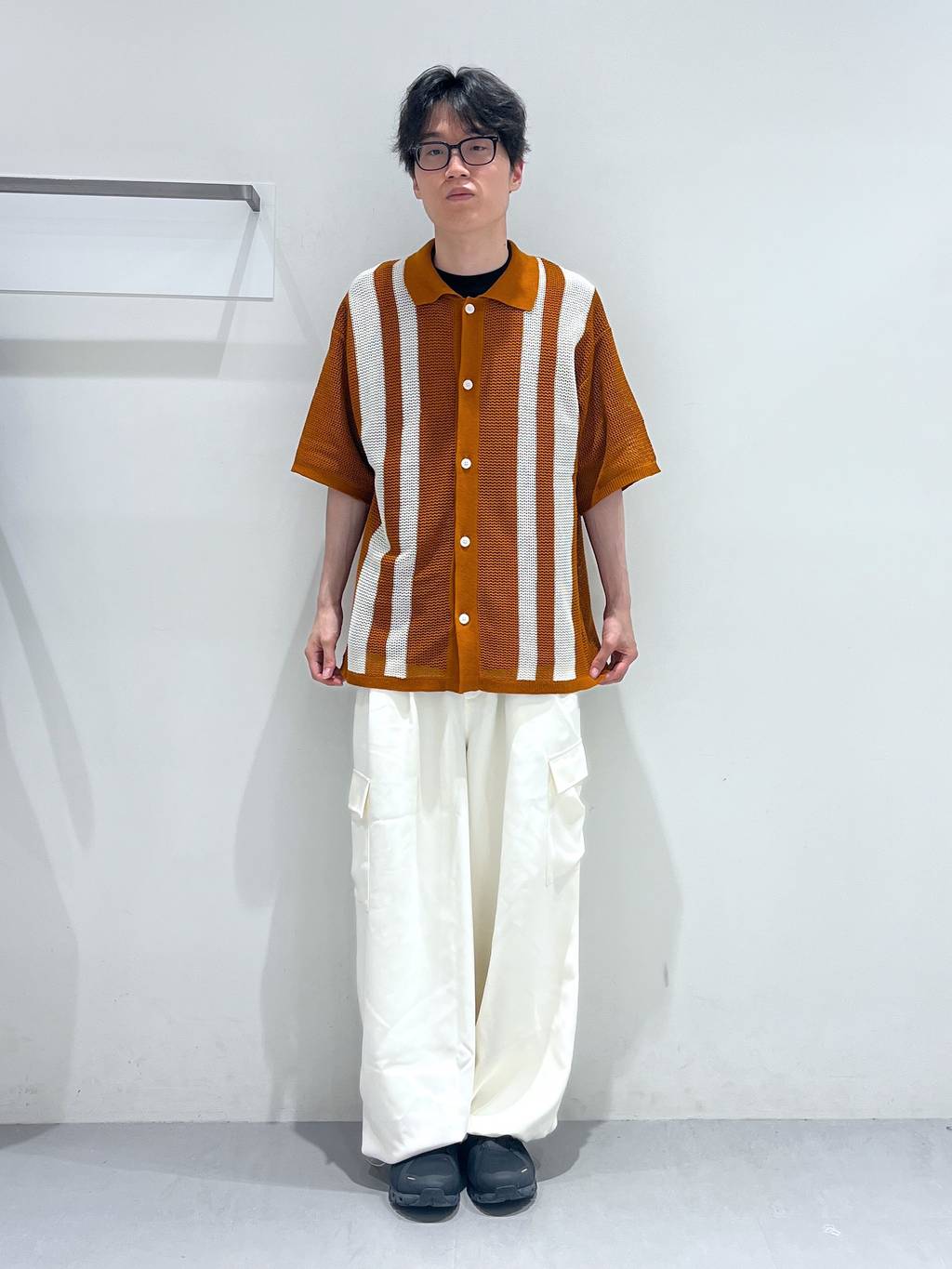 LAKOLEの透かし編みストライプシャツを使ったコーディネートを紹介します。｜Rakuten Fashion(楽天ファッション／旧楽天ブランドアベニュー)5722888