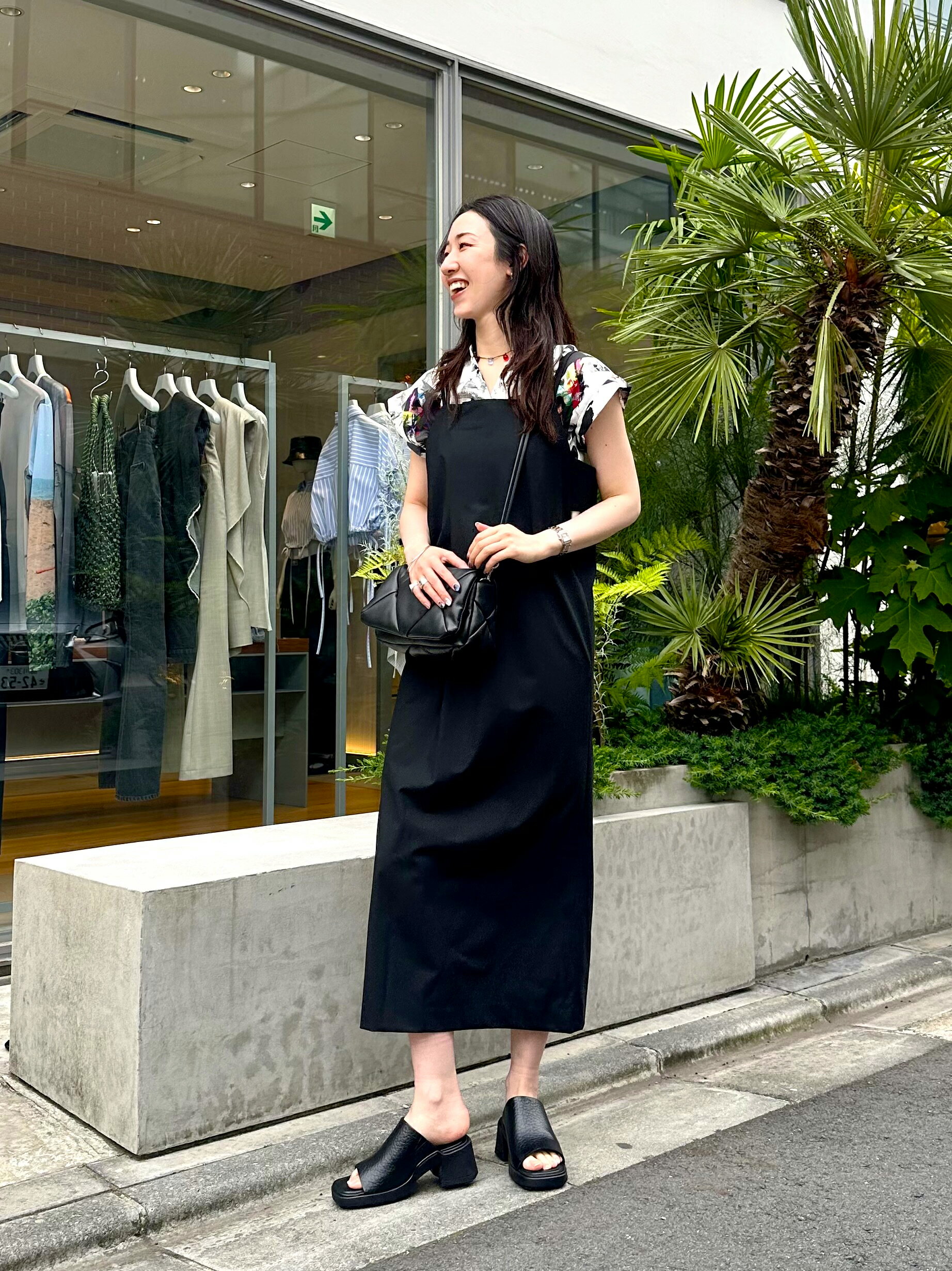 LOVELESSの【KANAKO SASAKI】コラボレーション ノースリーブシャツを使ったコーディネートを紹介します。｜Rakuten Fashion(楽天ファッション／旧楽天ブランドアベニュー)5722879