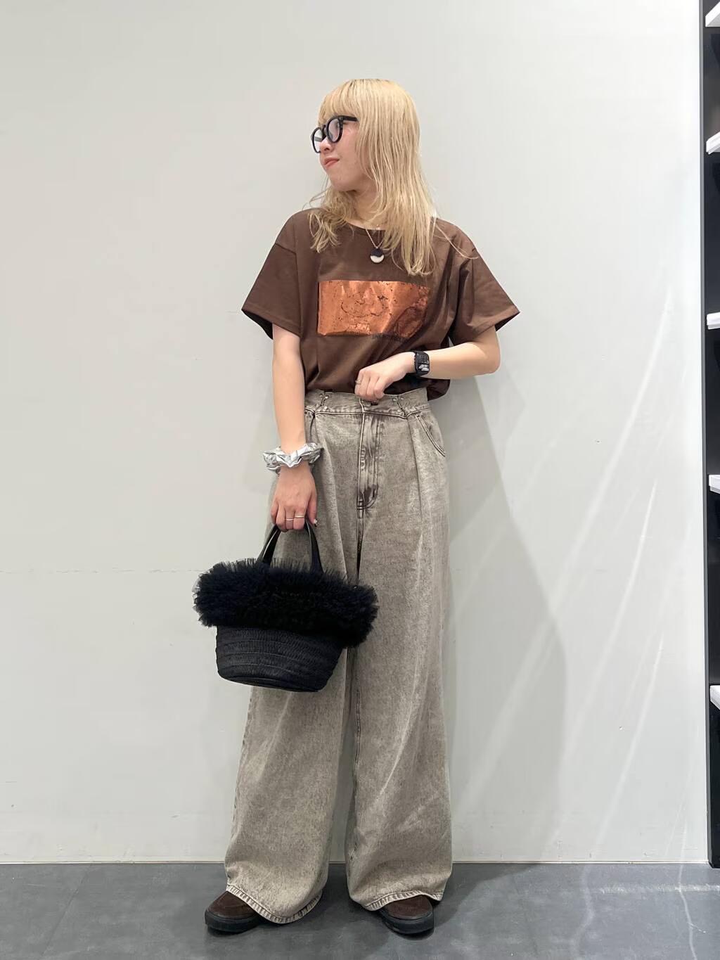 LAKOLEの箔プリントアソートロゴTを使ったコーディネートを紹介します。｜Rakuten Fashion(楽天ファッション／旧楽天ブランドアベニュー)5722882