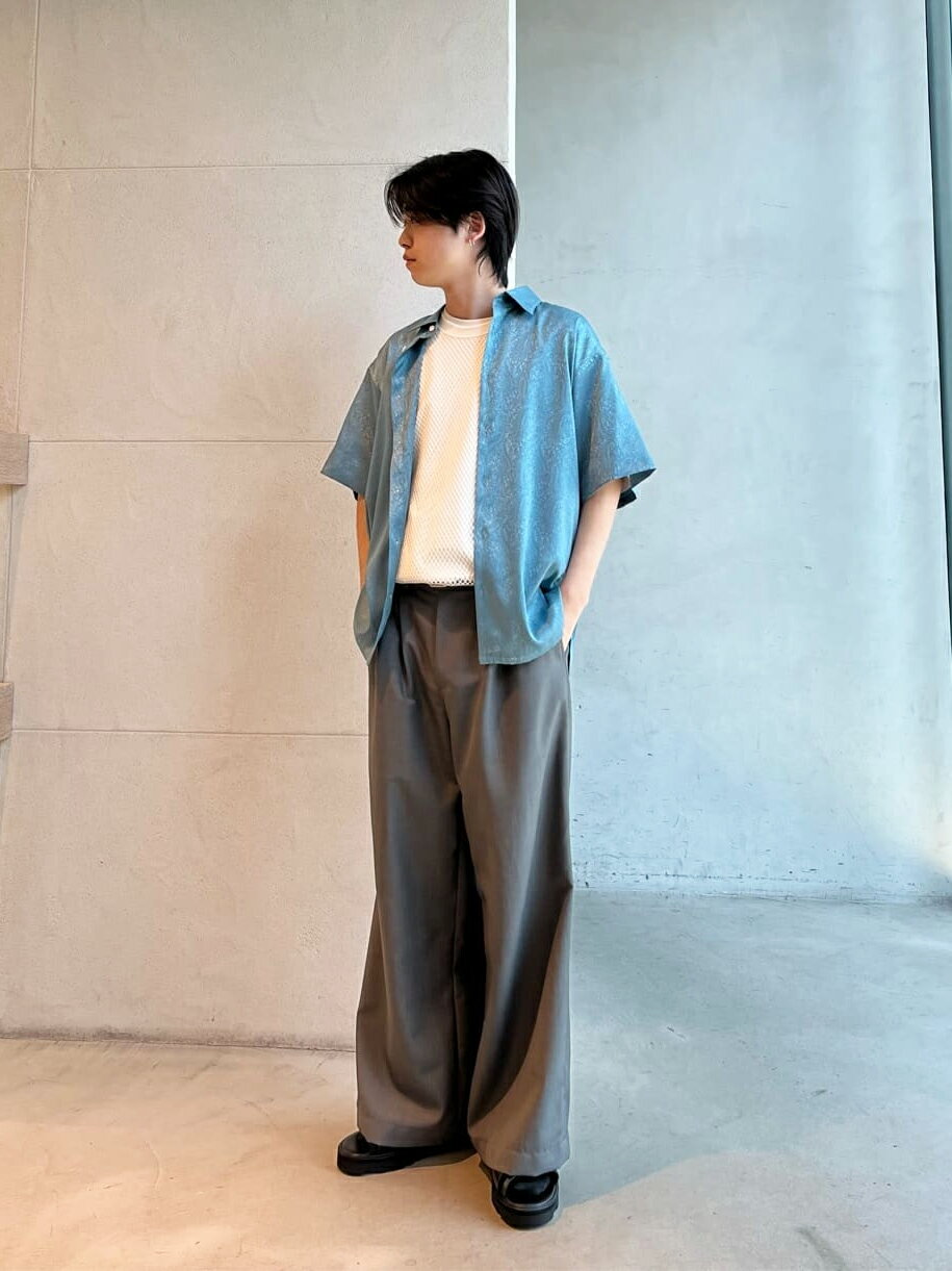 LOVELESSのサテンジャカードショートスリーブシャツを使ったコーディネートを紹介します。｜Rakuten Fashion(楽天ファッション／旧楽天ブランドアベニュー)5722928