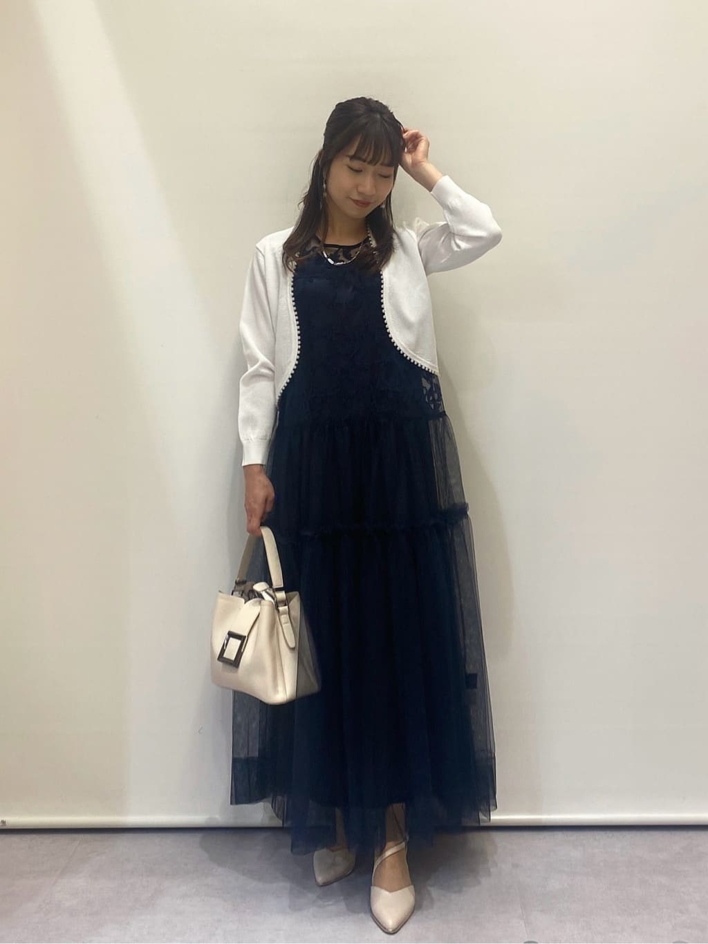 Vinのフラワー刺繍チュールティアードワンピースを使ったコーディネートを紹介します。｜Rakuten Fashion(楽天ファッション／旧楽天ブランドアベニュー)5724948