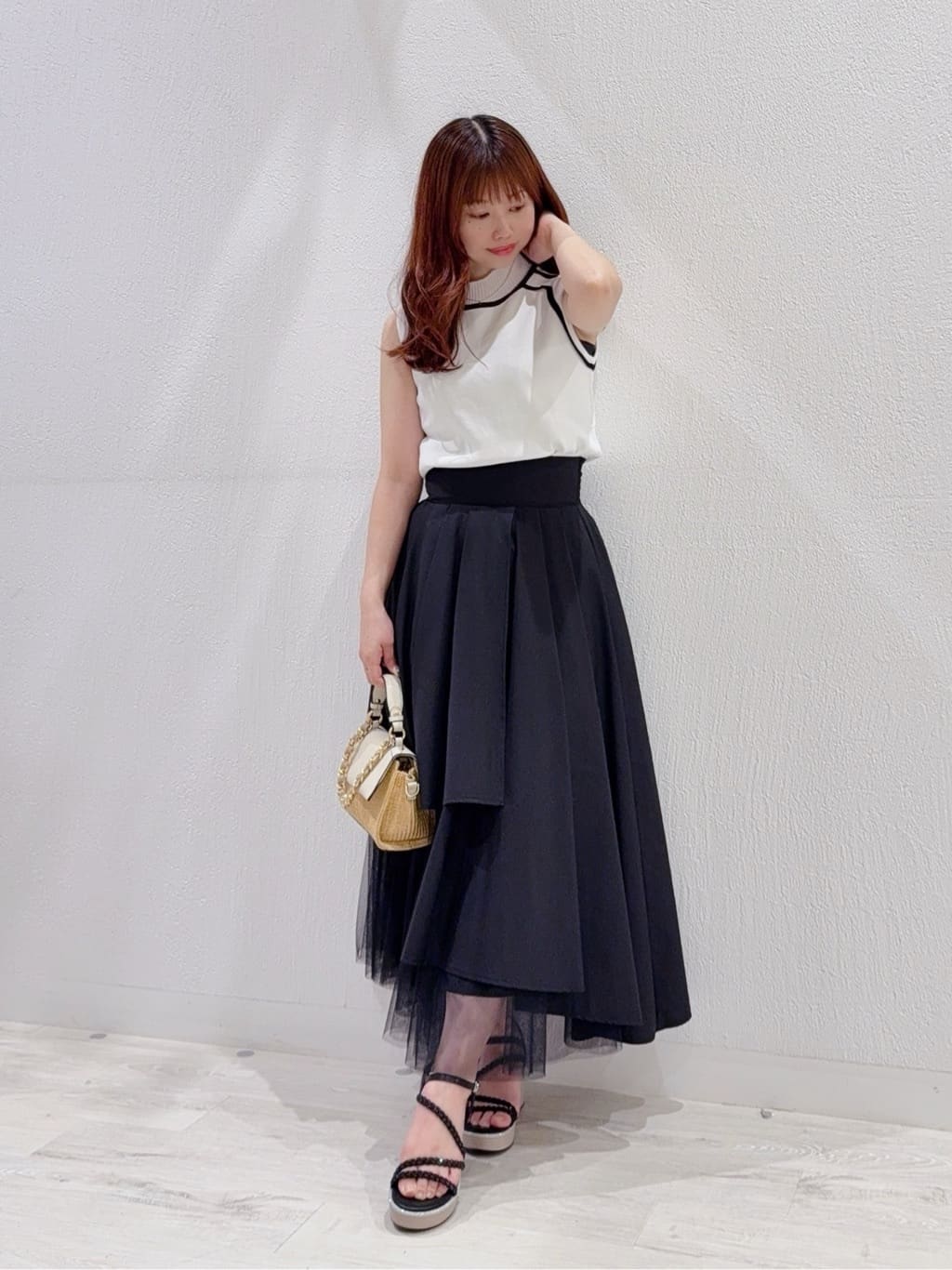 Vinの配色ノースリーブニットトップスを使ったコーディネートを紹介します。｜Rakuten Fashion(楽天ファッション／旧楽天ブランドアベニュー)5727714