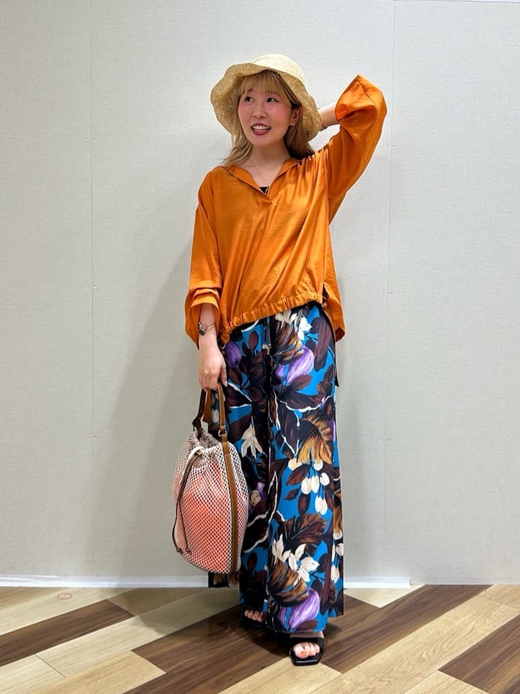 VinのVネックプルオーバーフーディーを使ったコーディネートを紹介します。｜Rakuten Fashion(楽天ファッション／旧楽天ブランドアベニュー)5731218