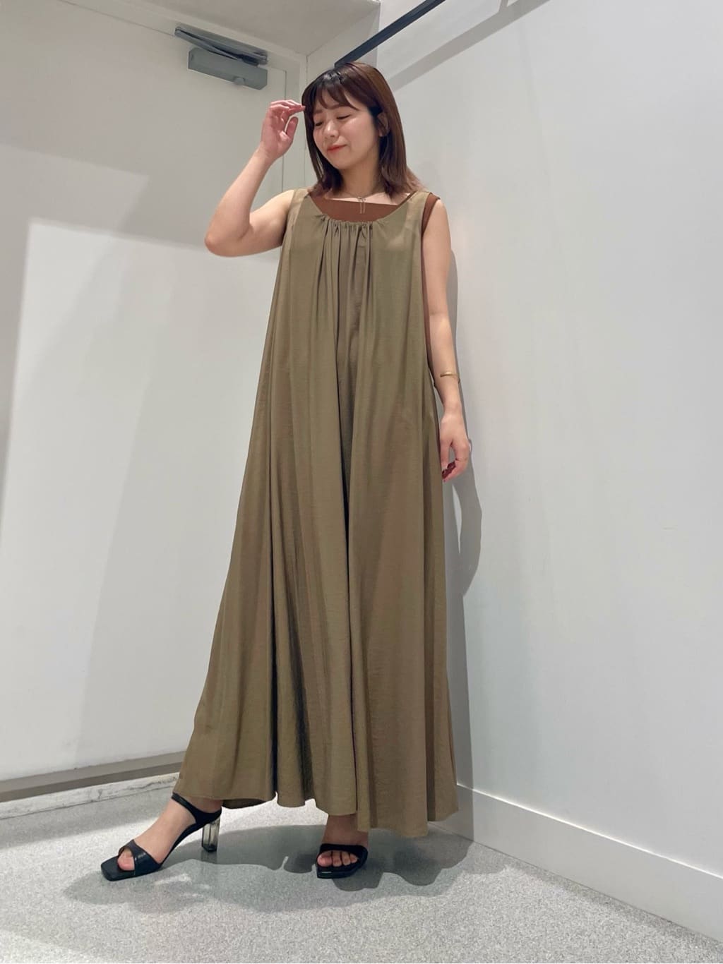 LASUDの雑材ミニショルダーバッグを使ったコーディネートを紹介します。｜Rakuten Fashion(楽天ファッション／旧楽天ブランドアベニュー)5731444