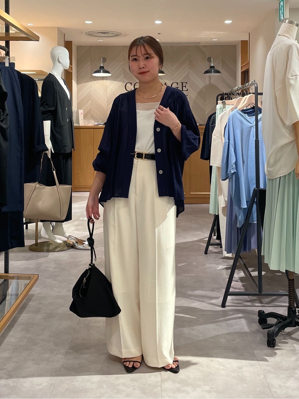 COLLAGE GALLARDAGALANTEの強撚シアーシャツカーディガンを使っ