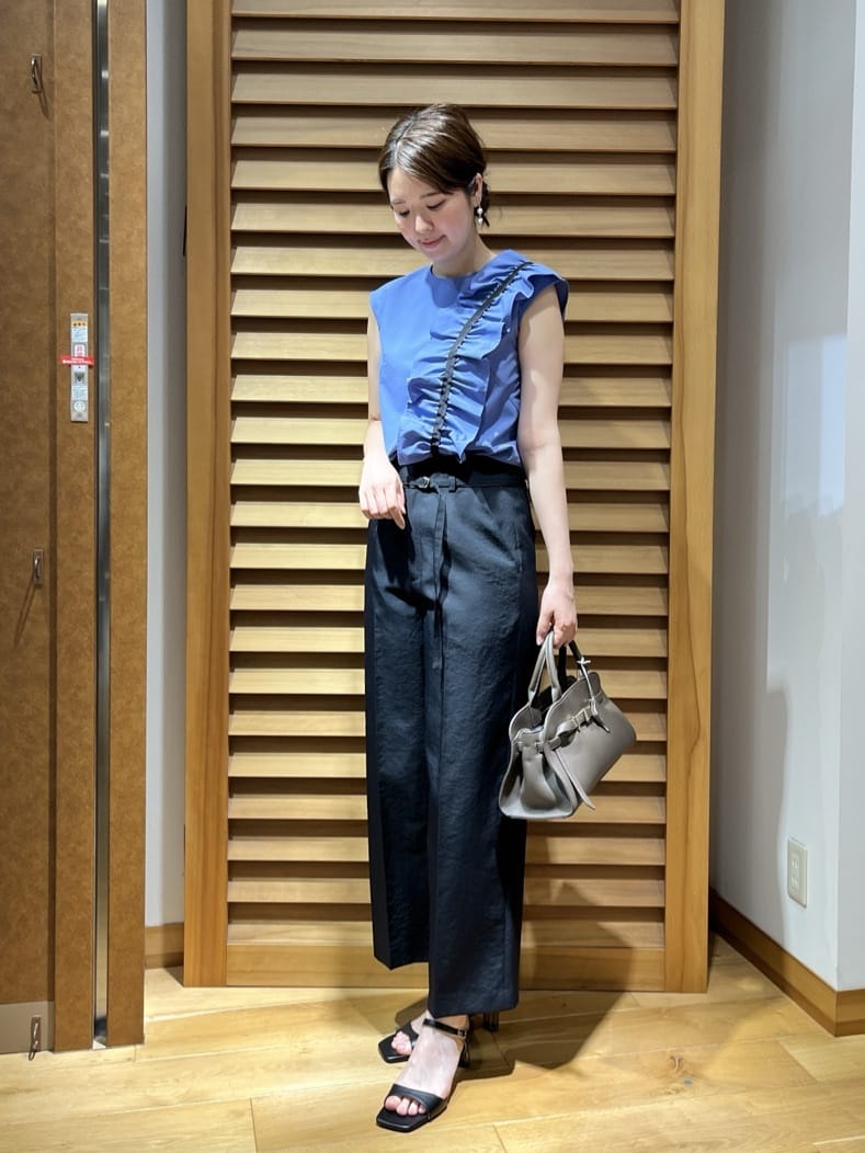 LASUDのベルト付きセンタープレスパンツを使ったコーディネートを紹介します。｜Rakuten Fashion(楽天ファッション／旧楽天ブランドアベニュー)5733498