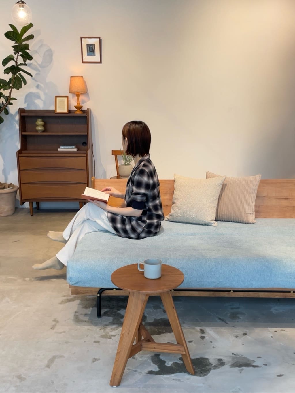 journal standard FurnitureのMATHEW WOOD LAMP マシューウッドランプを使ったコーディネートを紹介します。｜Rakuten Fashion(楽天ファッション／旧楽天ブランドアベニュー)5735978